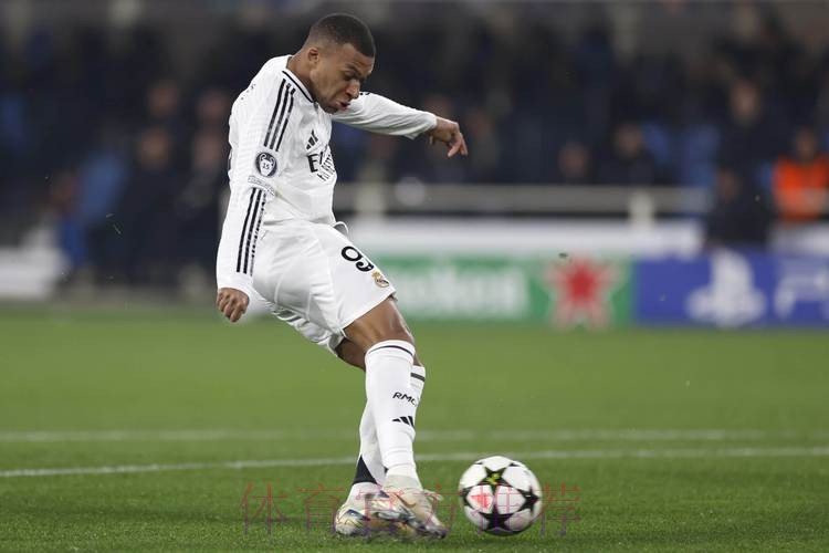 西媒:皇马内部没有问题 未来两场比赛将非常关键 西媒:皇马内部没有问题 未来两场比赛将非常关键